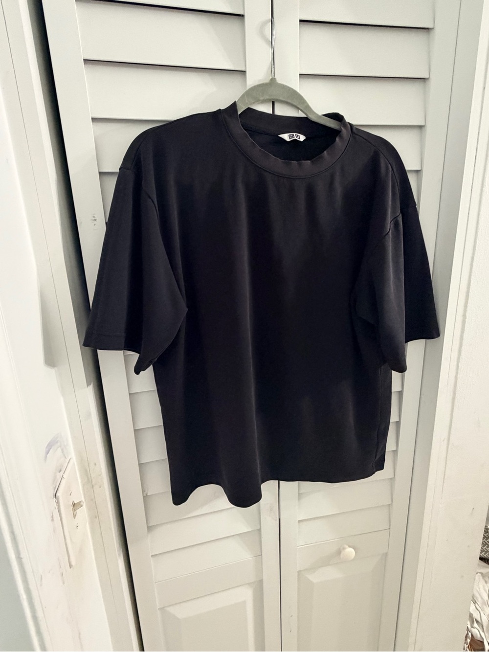 Uniqlo t shirt